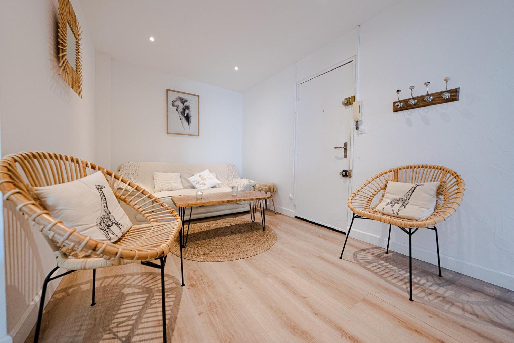 4 - Apartment *